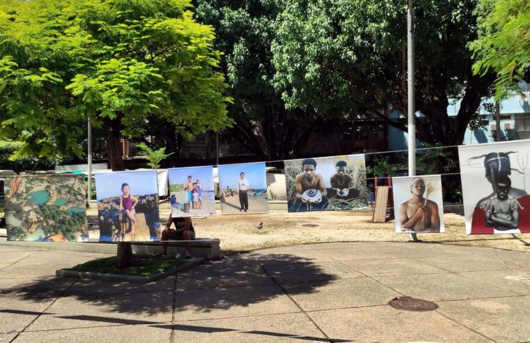 Fotógrafas mostram obras sobre afeto em praças de três cidades do Rio