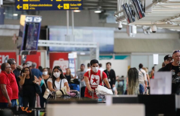 Anvisa derruba obrigatoriedade de máscaras em aeroportos e aviões