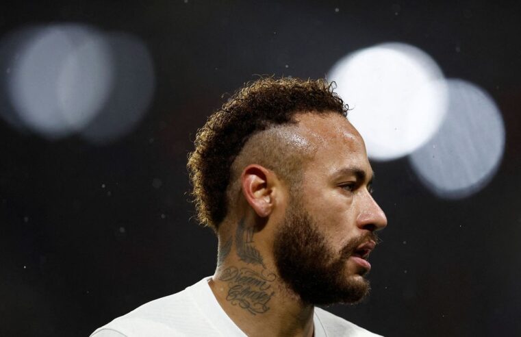 Cirurgia no tornozelo direito de Neymar “correu muito bem”, afirma PSG