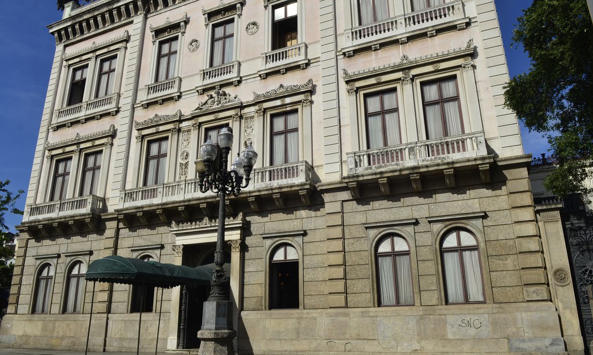 Piso histórico soterrado vira mistério no Palácio do Catete, no Rio