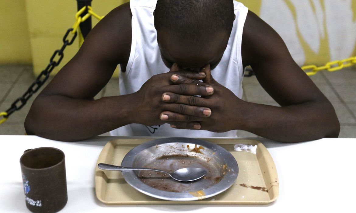 Com aumento da fome, sociedade se mobiliza para atender vulneráveis