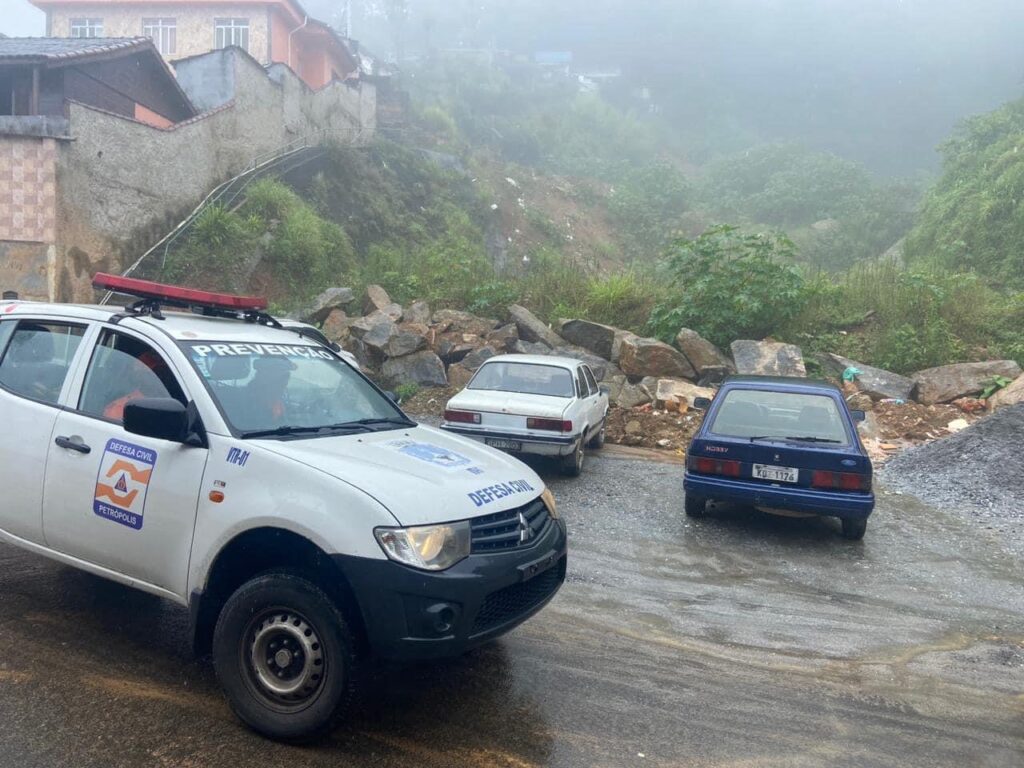 Defesa Civil emite alerta via SMS de pancadas de chuva para o município de Petrópolis