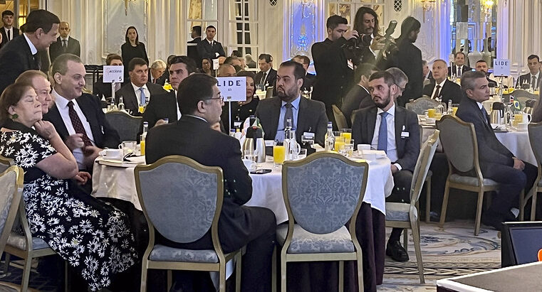 Governador Cláudio Castro encerra missão a Londres participando do último dia da Conferência do Lide