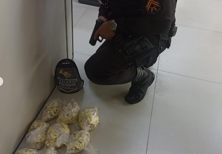 Dois homens são presos por tráfico de drogas no Meio da Serra