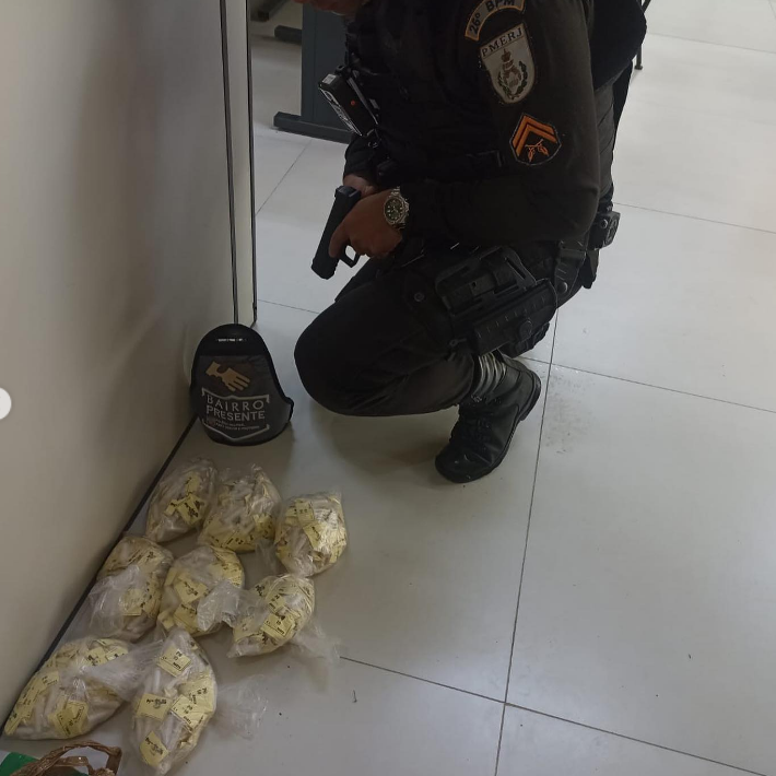 Dois homens são presos por tráfico de drogas no Meio da Serra