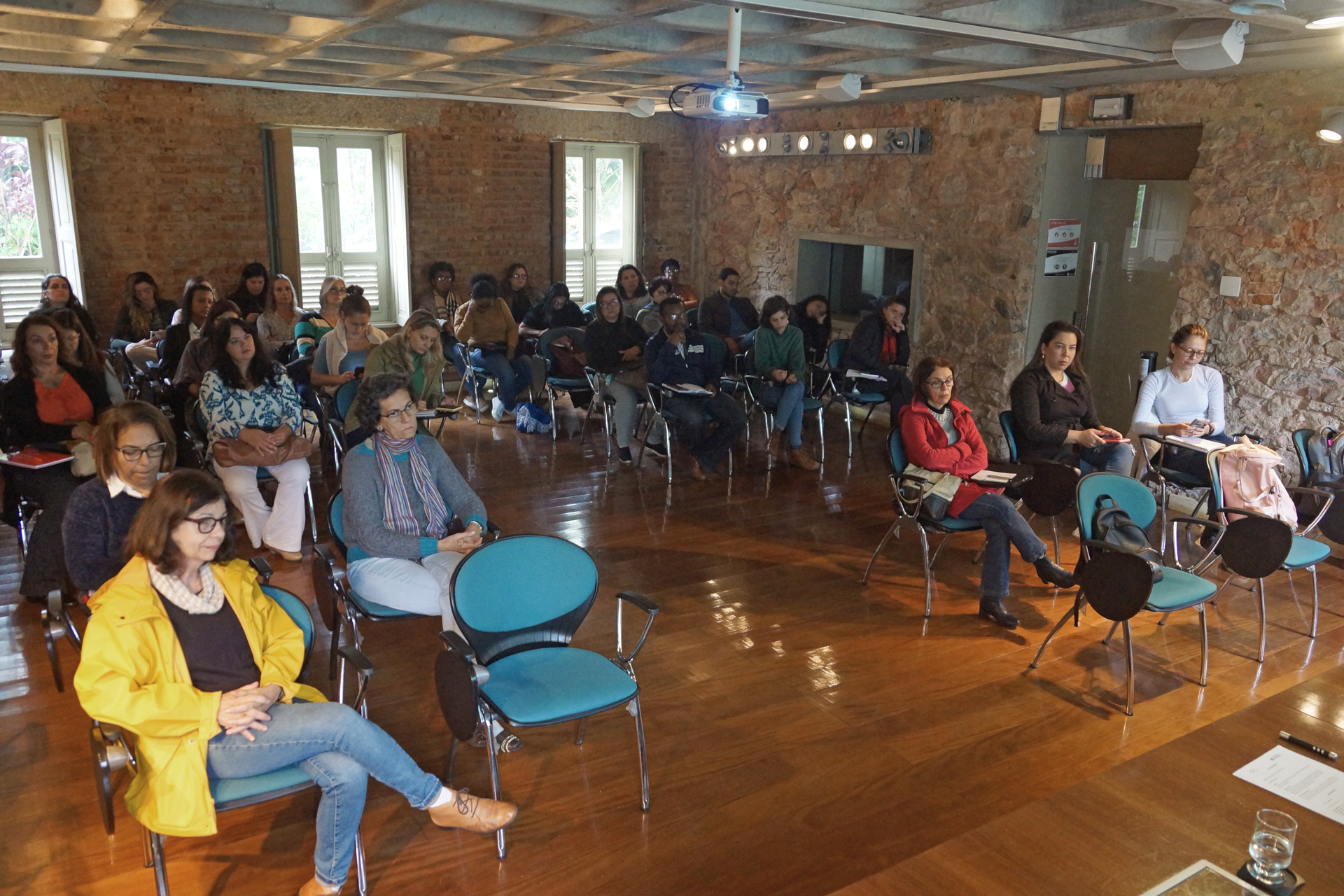 Fórum Itaboraí promove curso de atualização para assistentes sociais de Petrópolis 