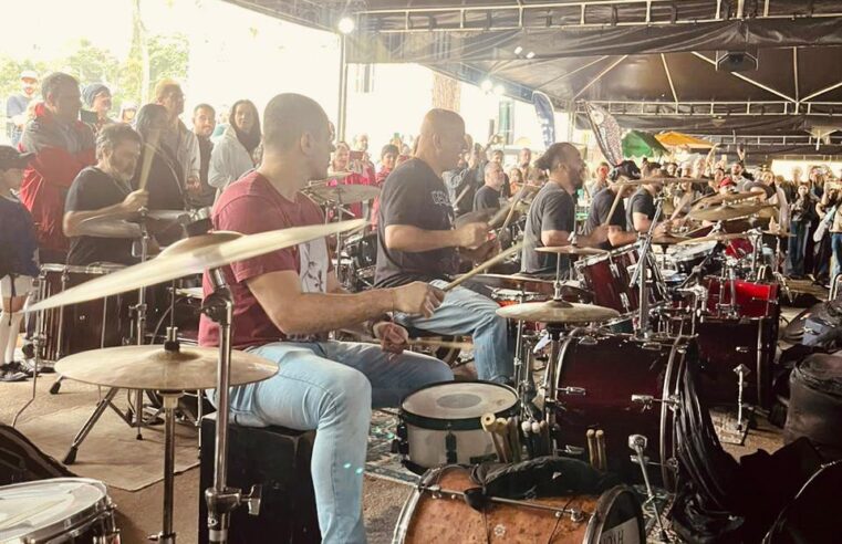 Emoção e muita música marcam a homenagem a Rodney Morelli na Deguste