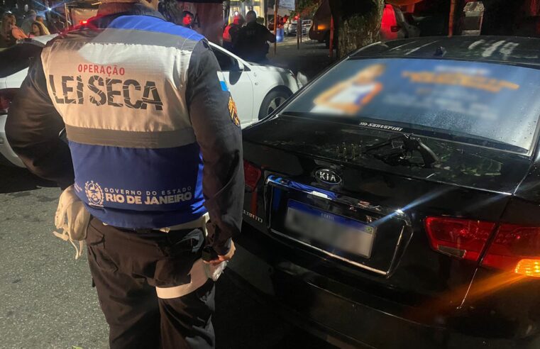 Operação Lei Seca prende homem armado durante uma blitz 