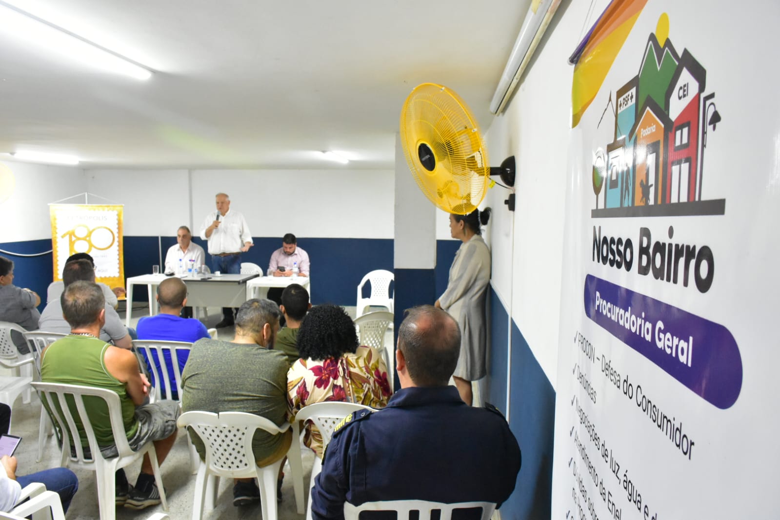 Em reunião com moradores e empresários do Alto da Serra, prefeitura anuncia programa microcrédito
