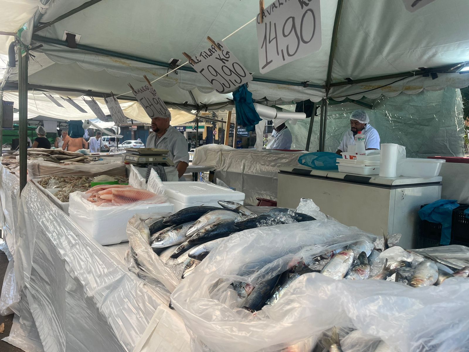 Tradicional feira do pescado começou nesta quarta-feira (05), no Centro de Petrópolis