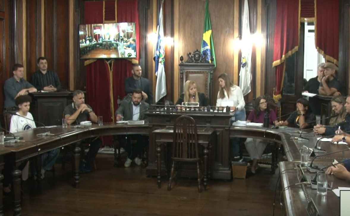 Câmara Municipal de Petrópolis realiza audiência pública para discutir segurança nas escolas e vereadores criticam pouca efetividade da prefeitura