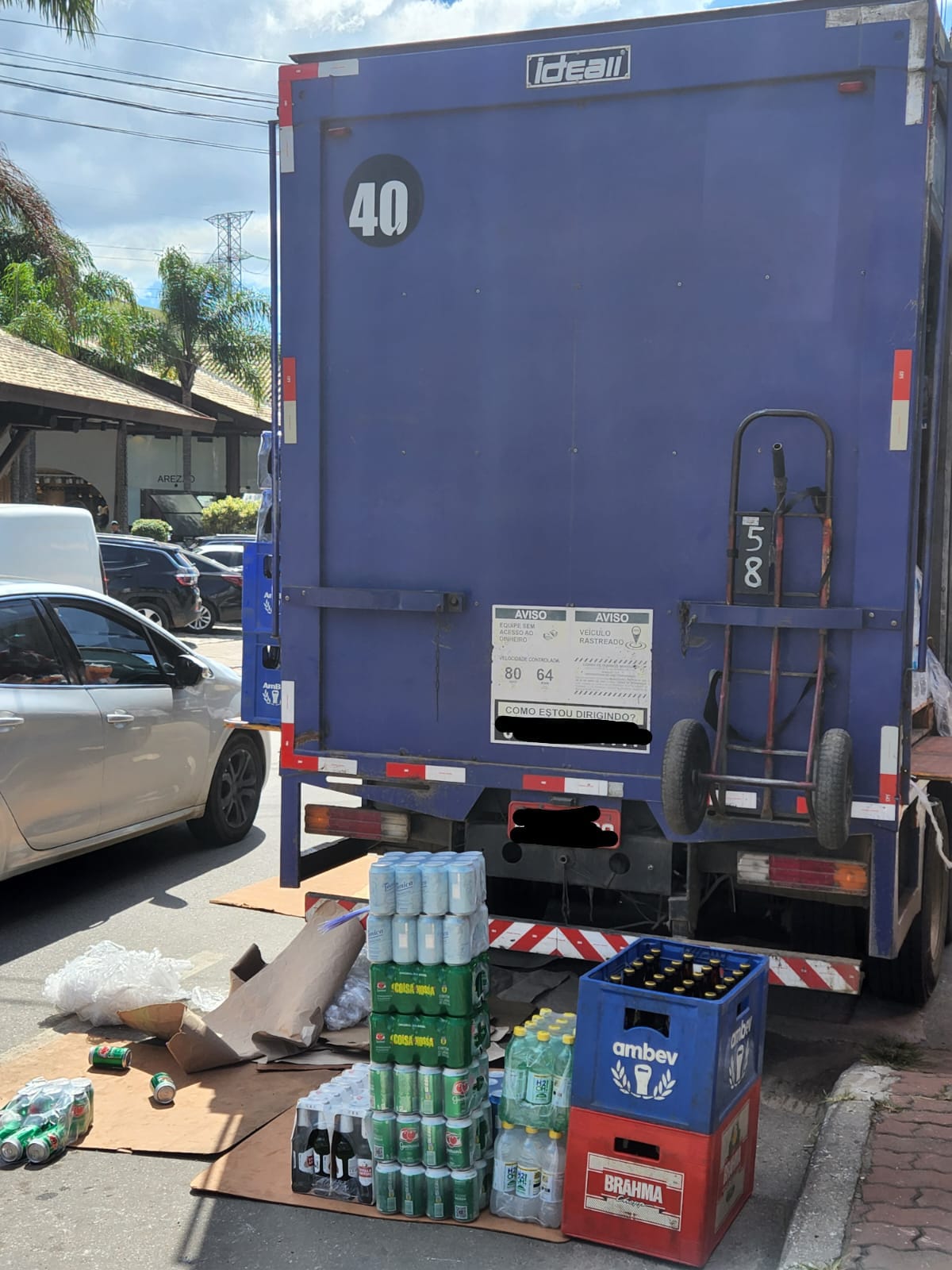 Falta de Fiscalização em Itaipava: motoristas ocupam calçadas irregularmente