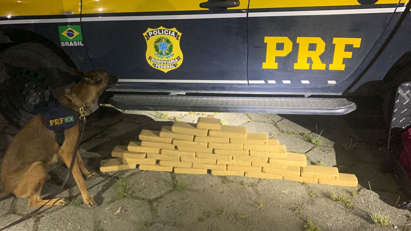 PRF apreende 37 tabletes de maconha em Piraí-RJ