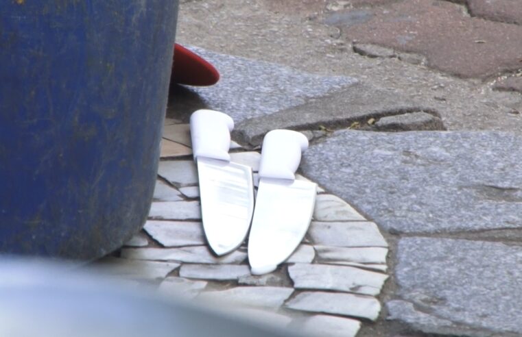 Homem é detido com duas facas no Centro de Petrópolis