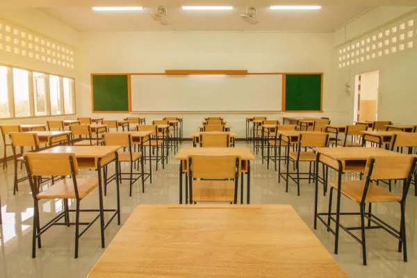 Evasão escolar atinge meio milhão de jovens, aponta estudo da Firjan/Sesi