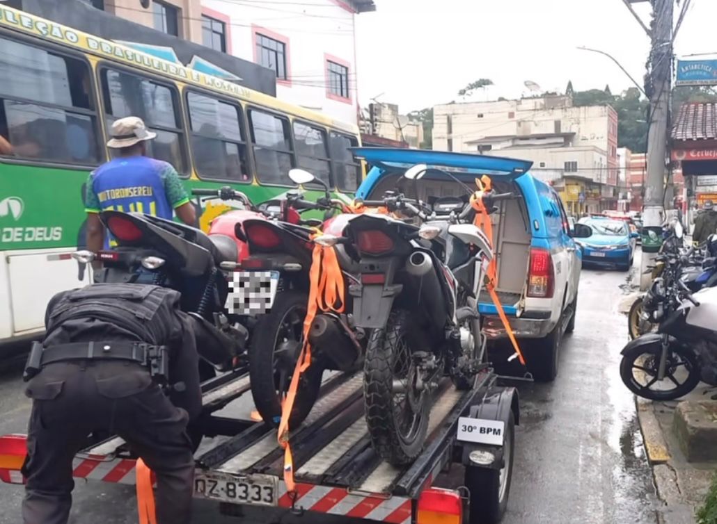 Motos são apreendidas em Teresópolis por estacionamento irregular e alta velocidade