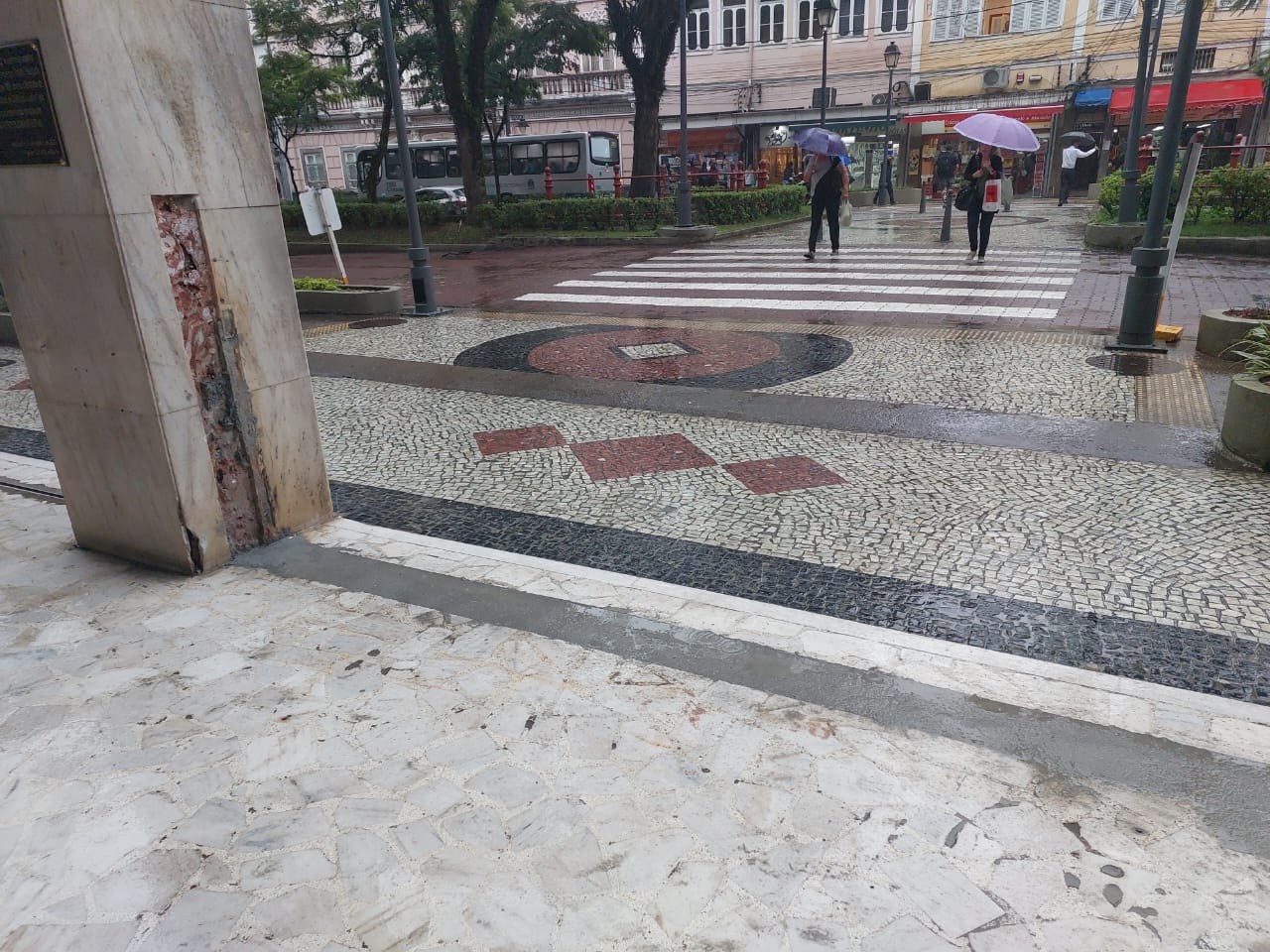 Condomínio Marchese demole obra embargada pela Prefeitura