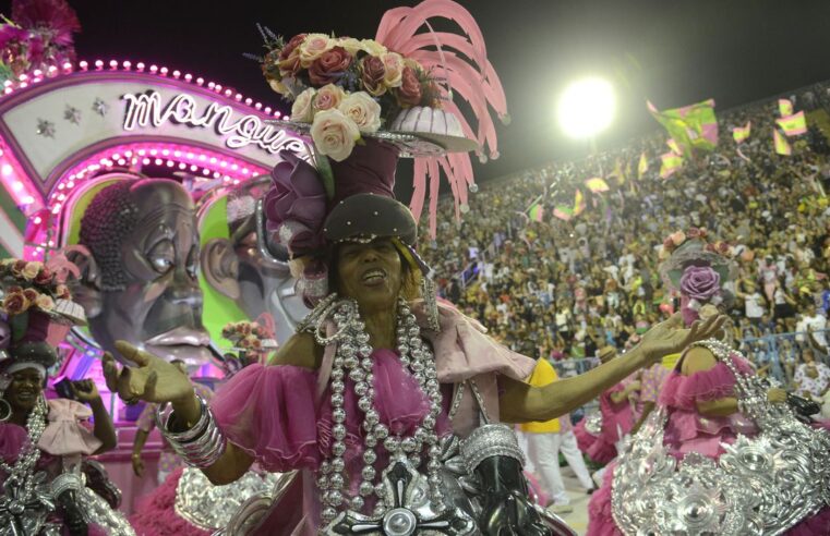 Mangueira faz 95 anos e lança título do enredo em homenagem a Alcione