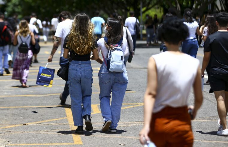 Enem: estudantes podem pedir isenção de taxa a partir desta segunda