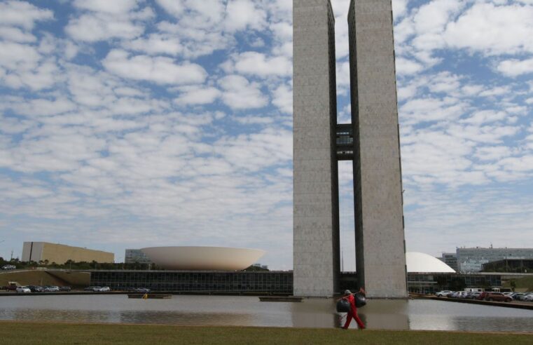 Congresso aprova reajuste de 9% para servidores do Executivo