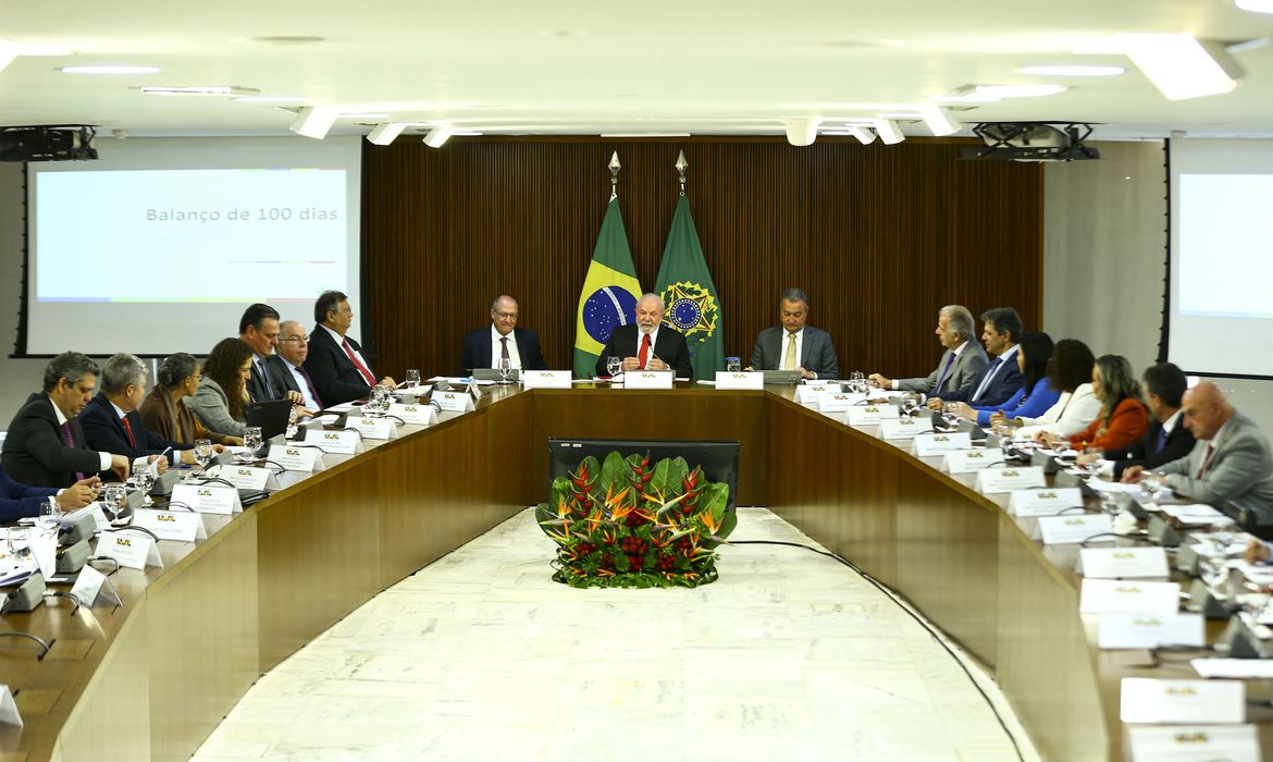 Brasil vai crescer mais que os pessimistas estão prevendo, diz Lula