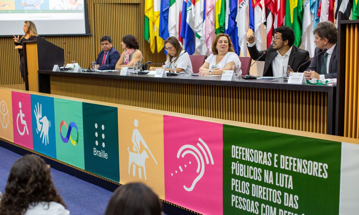 Defensoria lança campanha para inclusão de pessoas com deficiência
