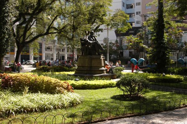 1ª Feira de Estágio, Emprego e Oportunidades neste sábado (27) na Praça Dom Pedro, em Petrópolis