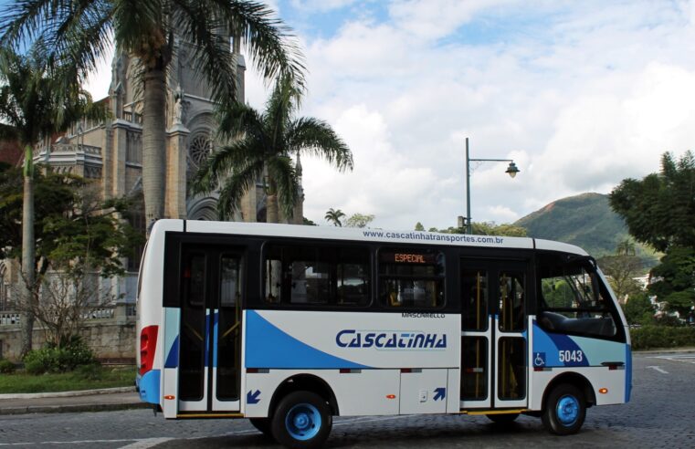 Comunidade do Alto da Boa Vista recebe dois ônibus