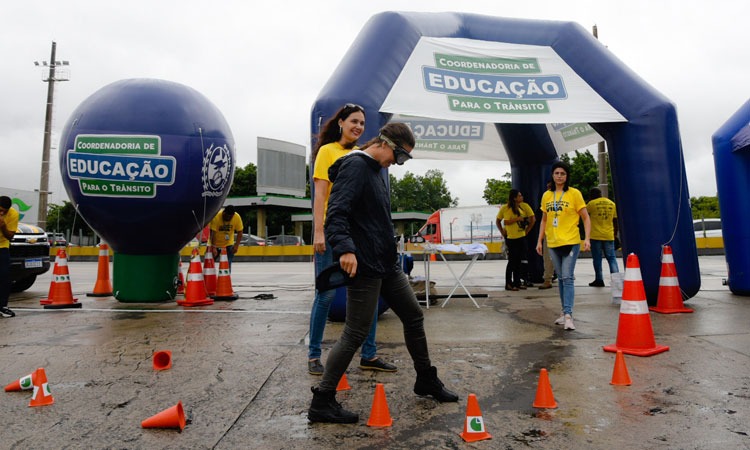 Blitz Educativa do Detran.RJ marca início de atividades do Maio Amarelo