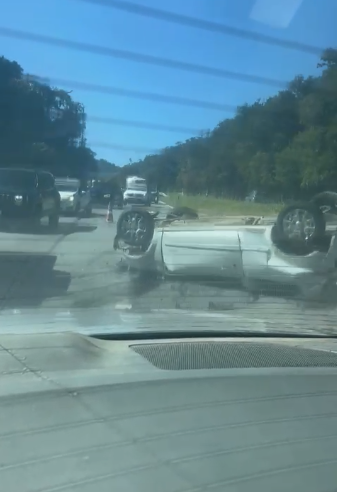 Acidente na BR-040 interdita km 63, próximo a Araras, em Petrópolis