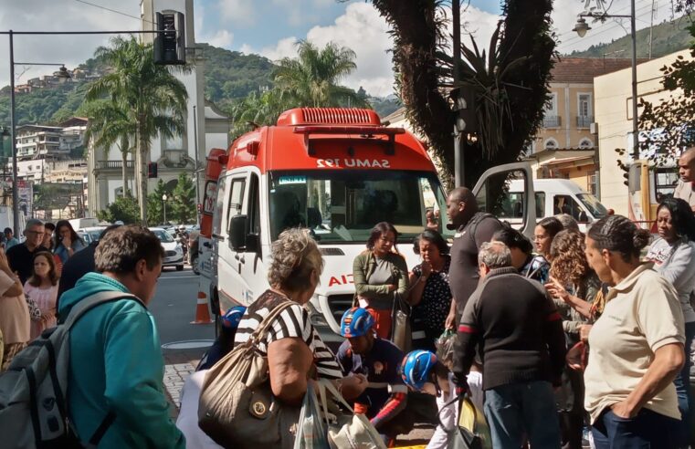 Mulher é atropelada no Centro de Petrópolis