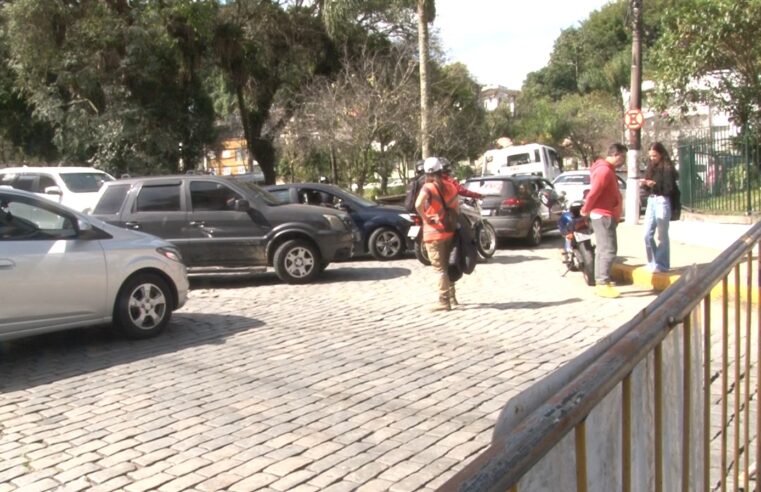 Trânsito na Rua Alfredo Pachá é liberado em meia pista
