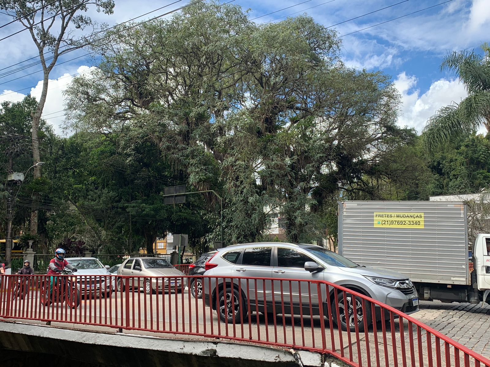 Rua Alfredo Pachá operou em meia pista, nesta terça-feira (23)