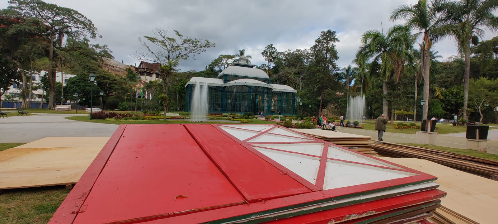 Começa a montagem da 34ª Bauernfest no Palácio de Cristal