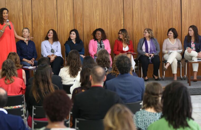 Mulheres ocupam 34% de cargos de alta liderança no setor público