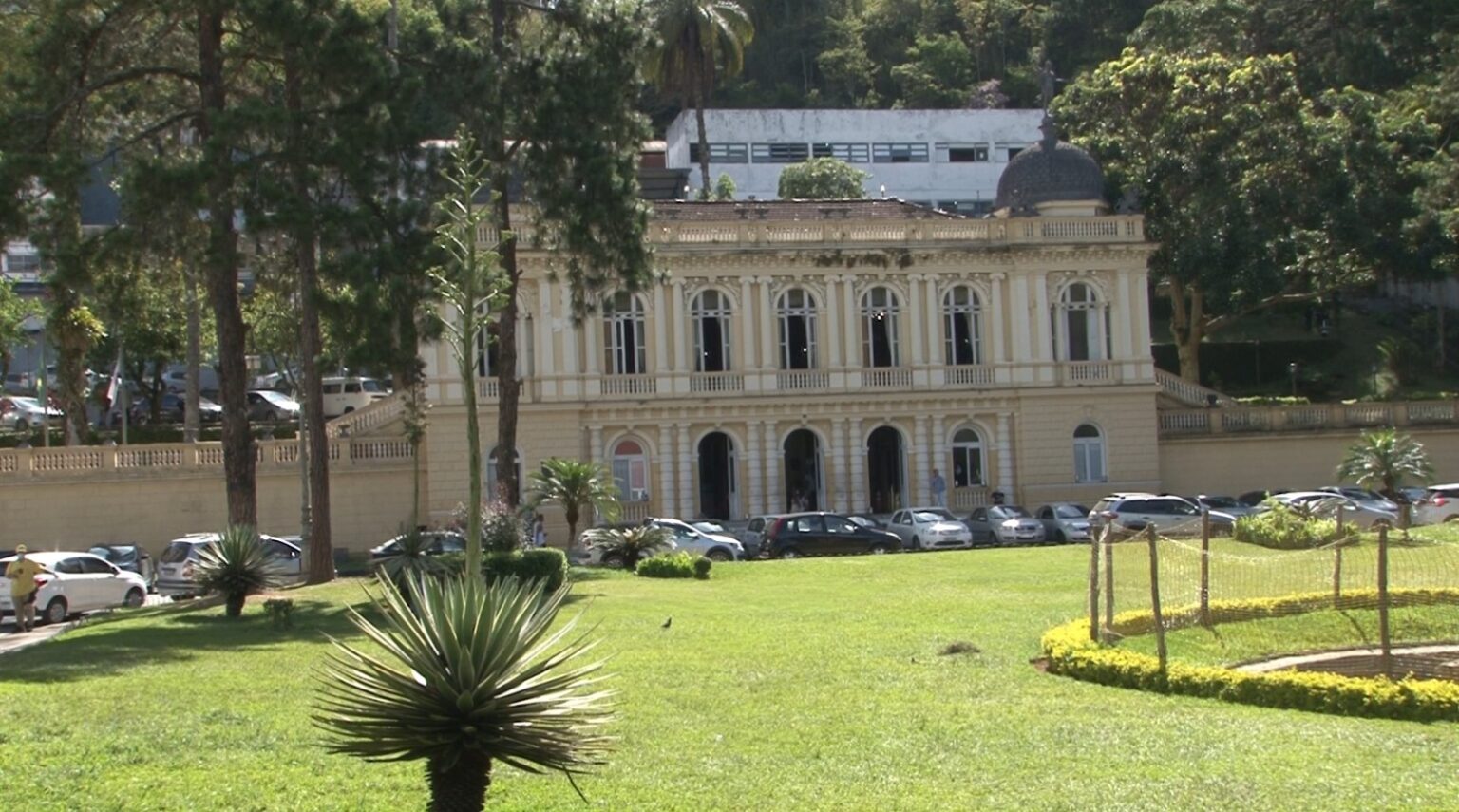 Câmara Municipal de Petrópolis fica sem mulher na mesa diretora