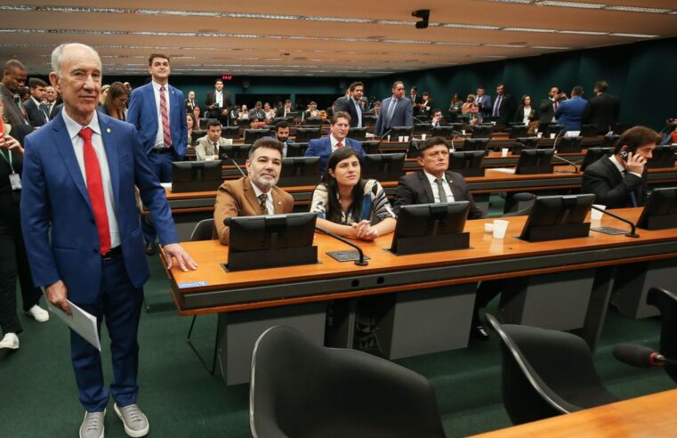 CCJ da Câmara aprova proposta de anistia a partidos políticos