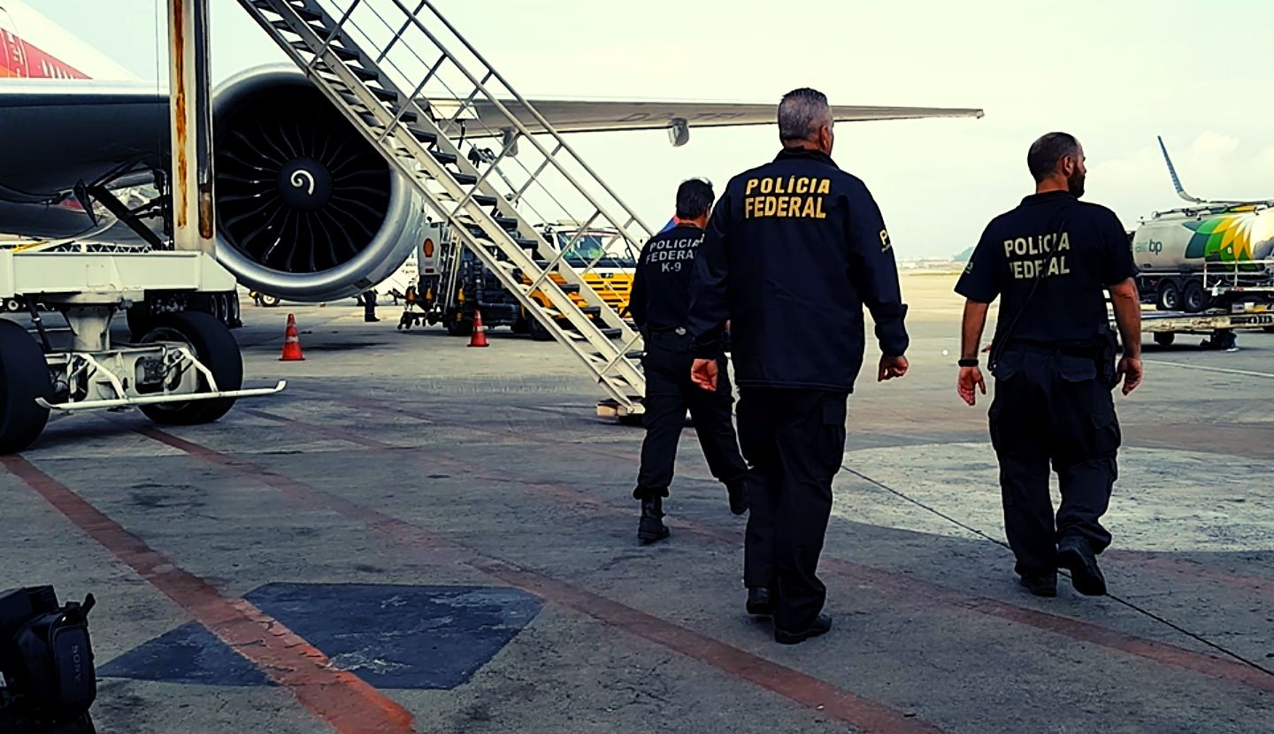 Polícia Federal prende homem foragido da justiça baiana, no Aeroporto Santos Dumont