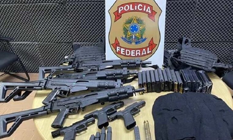 Polícia Federal cumpre mandado de prisão da Operação Day After, na Zona Oeste do Rio de Janeiro