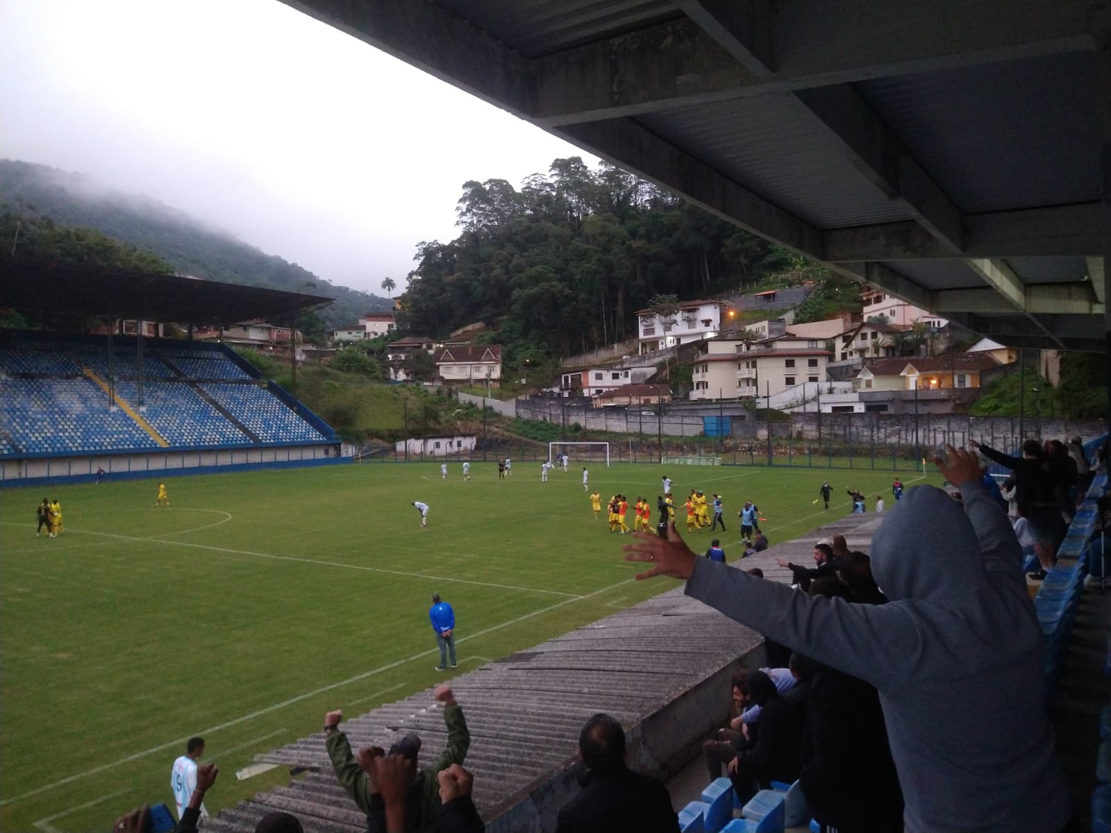 Após dois socorros médicos, Petrópolis FC vence por 1×0