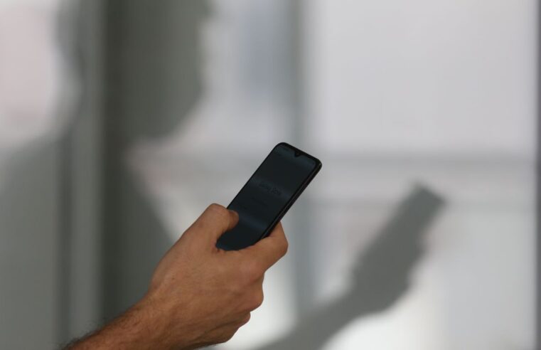 Apenas 37% de quem usa internet somente no celular checam informações