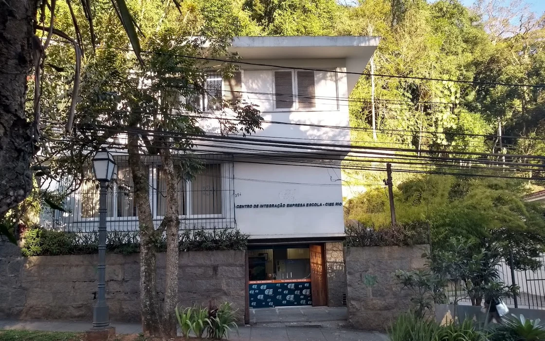 Petrópolis Convention e CIEE firmam convênio