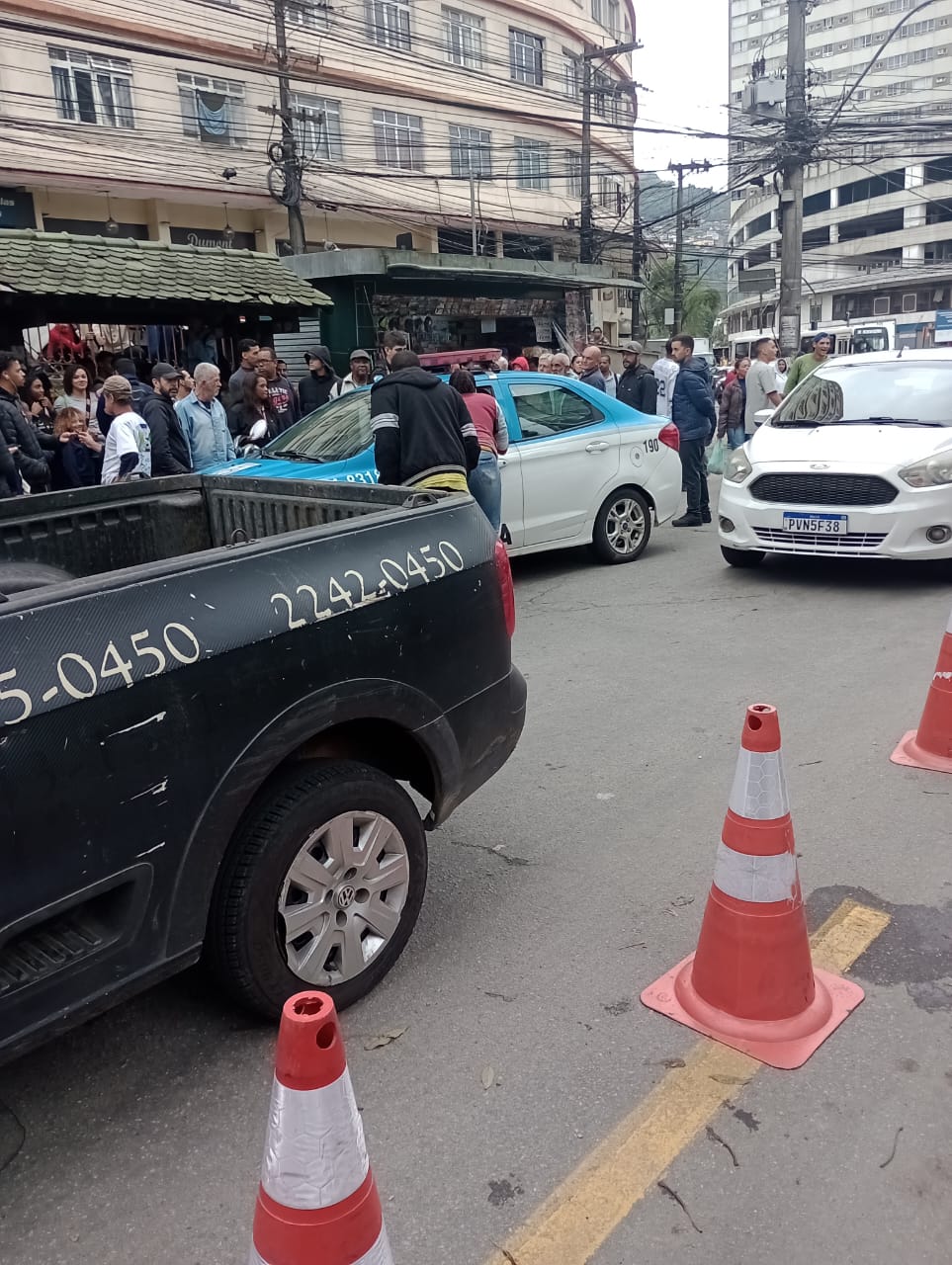 Estudante tem celular furtado no Centro de Petrópolis
