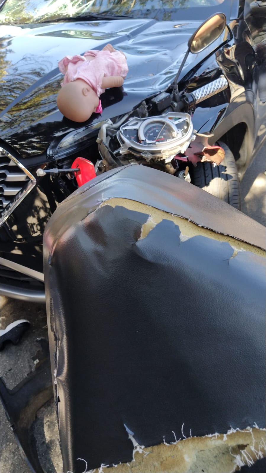 Acidente envolvendo carro e moto deixa três vítimas em Corrêas