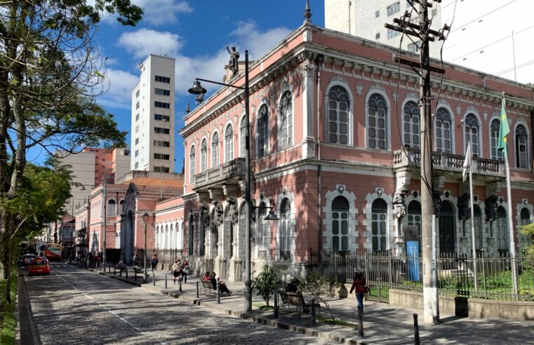 Cefet/RJ abre concurso para professor. Unidade Petrópolis oferta três vagas