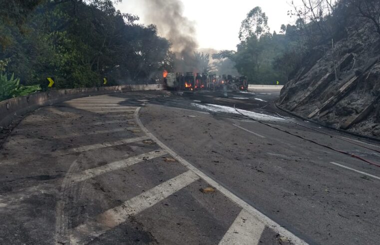 Concer informa que não há previsão para liberação da subida da serra de Petrópolis após incêndio