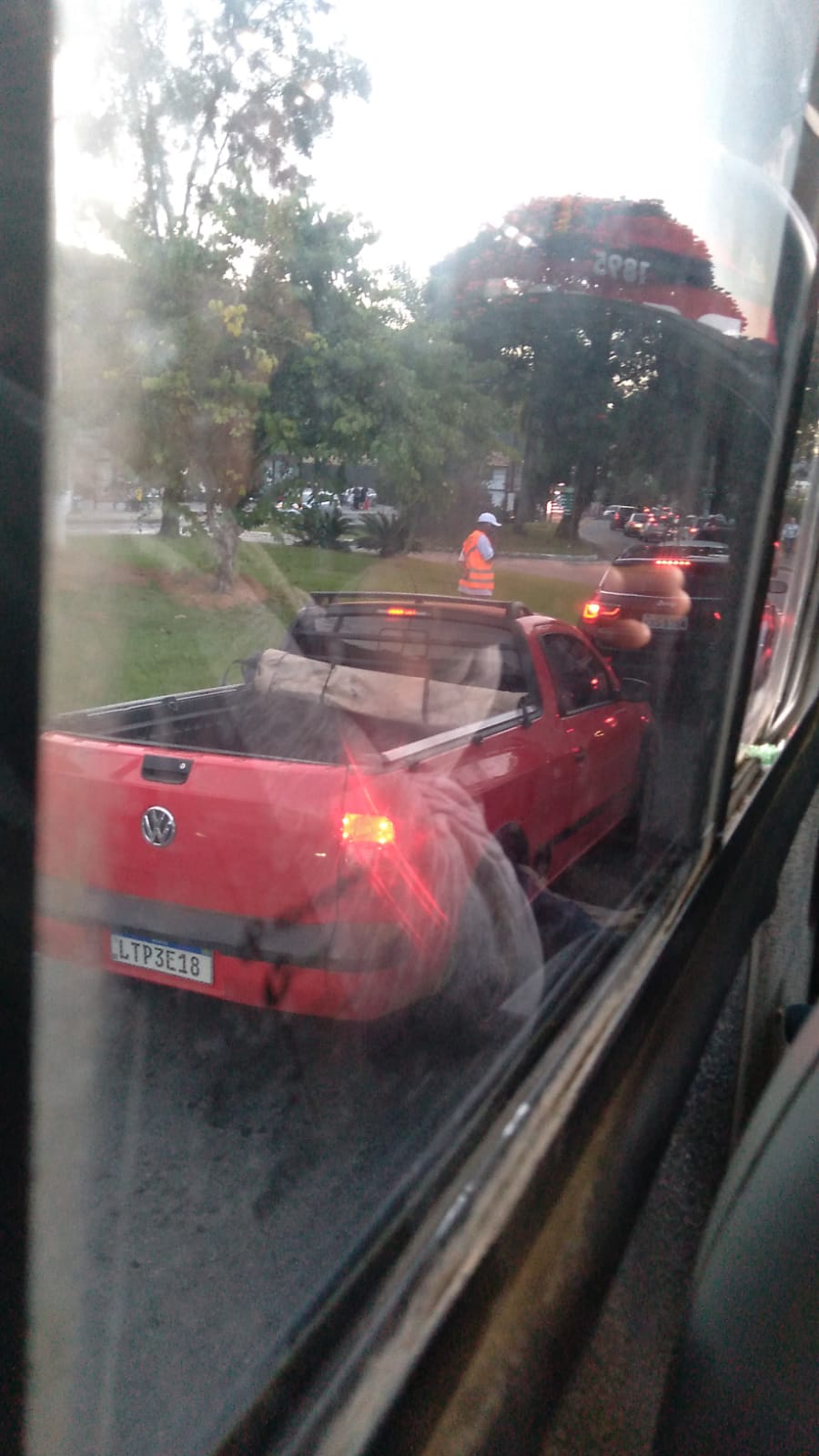 Motoristas reclamam de congestionamento em Itaipava