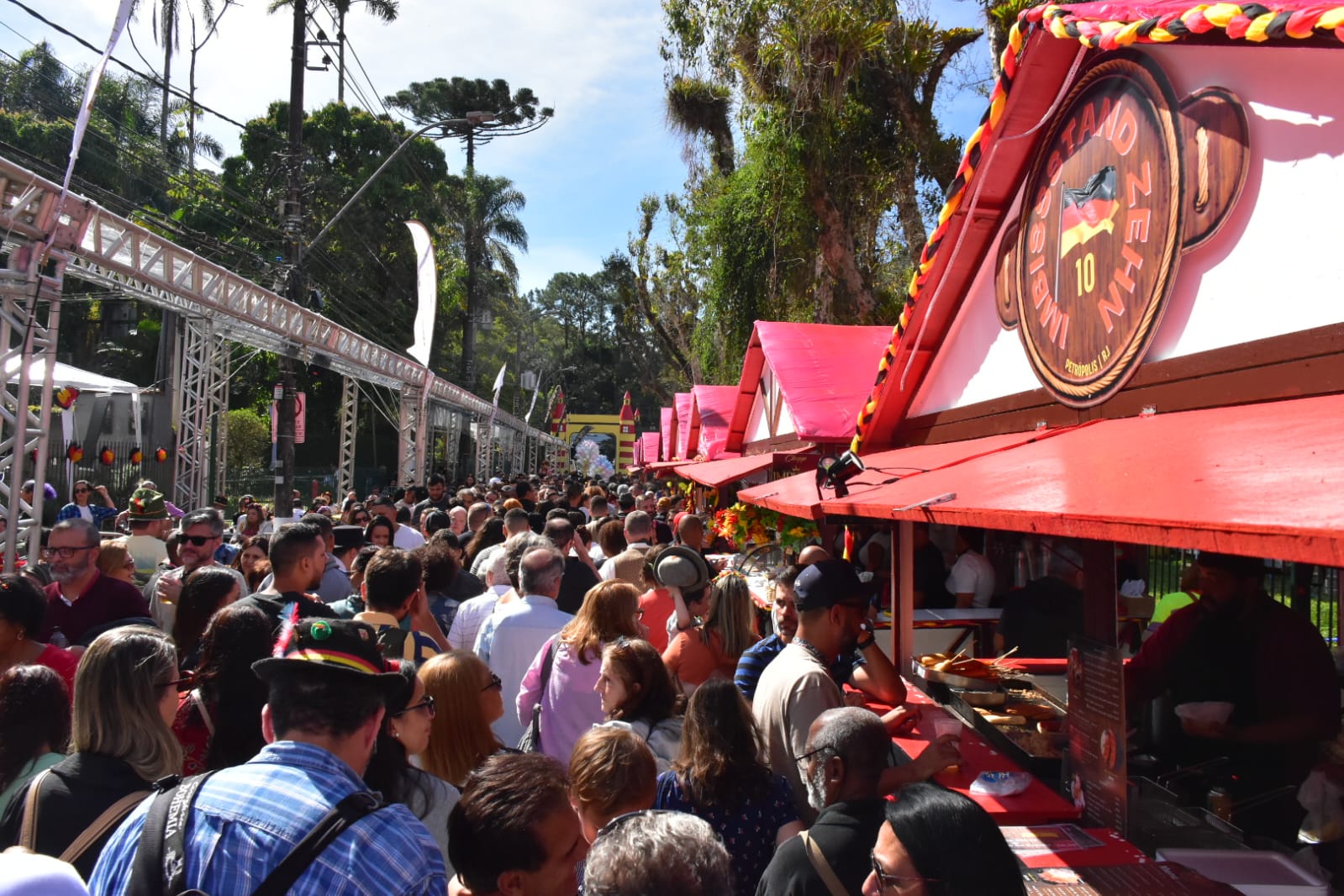 Bauernfest: desfile de lanternas e concurso da realeza acontecem neste fim de semana