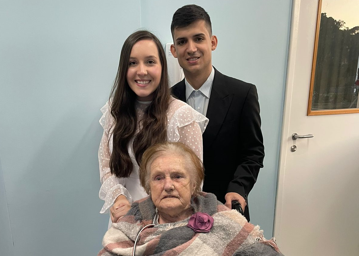 Ação na UTI Coronariana do Hospital Santa Teresa, em Petrópolis, permite a realização de um sonho de avó e neta