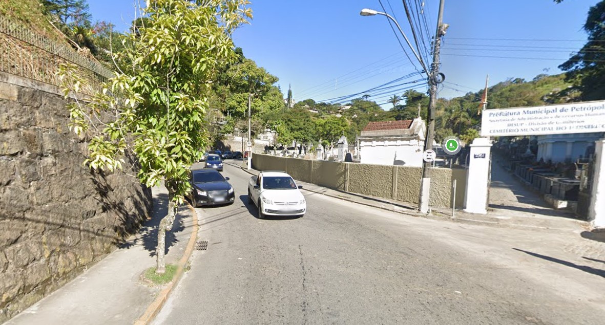 Rua Fabrício de Mattos interditada em Petrópolis